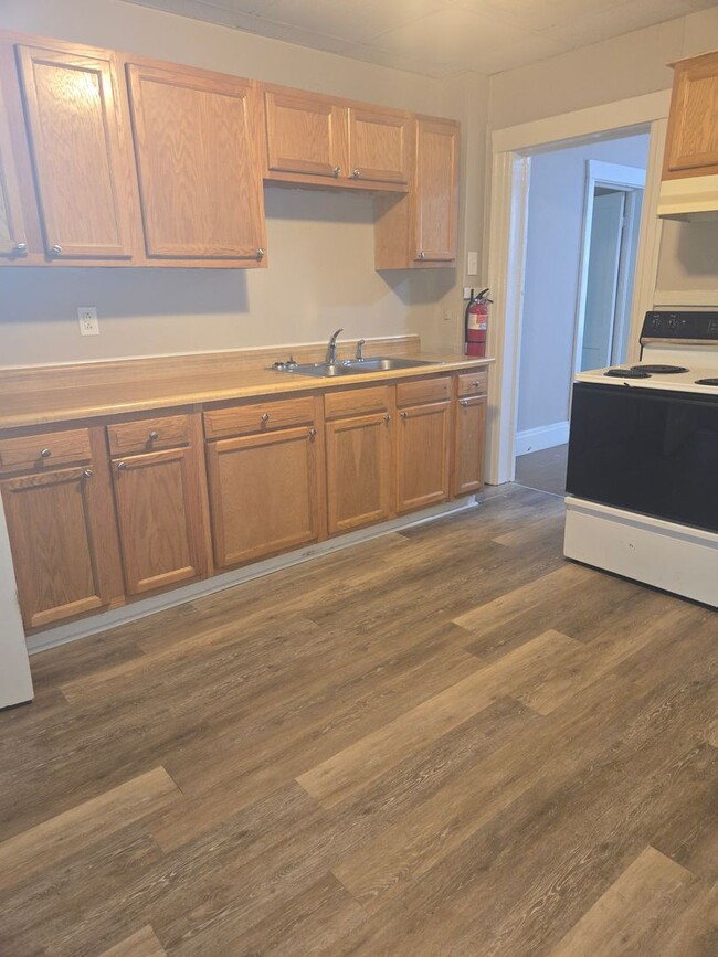 property at 105 E Hickman St