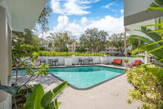 1321 Bayview Dr in Fort Lauderdale, FL - Building Photo - Building Photo