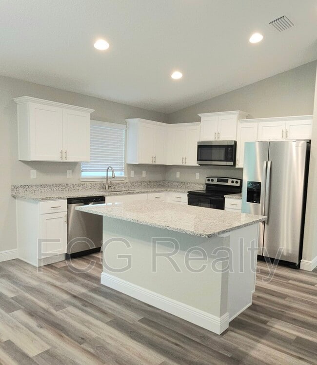 10057 N Athenia Dr in Citrus Springs, FL - Building Photo - Building Photo