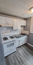 7124 Seaford Rd in Upper Darby, PA - Foto de edificio - Building Photo