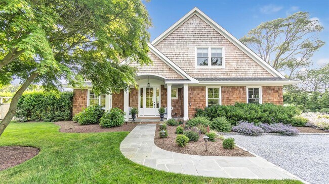 13A Brushy Neck Ln in Westhampton, NY - Building Photo - Building Photo