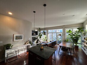 2706 W Armitage Ave in Chicago, IL - Building Photo - Building Photo