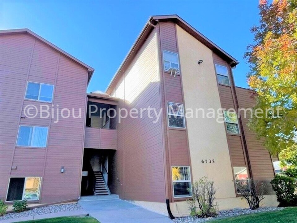6735 Delmonico Dr in Colorado Springs, CO - Building Photo