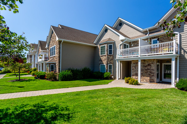 Fairfield Broadway Knolls At Holbrook in Holbrook, NY - Foto de edificio - Building Photo