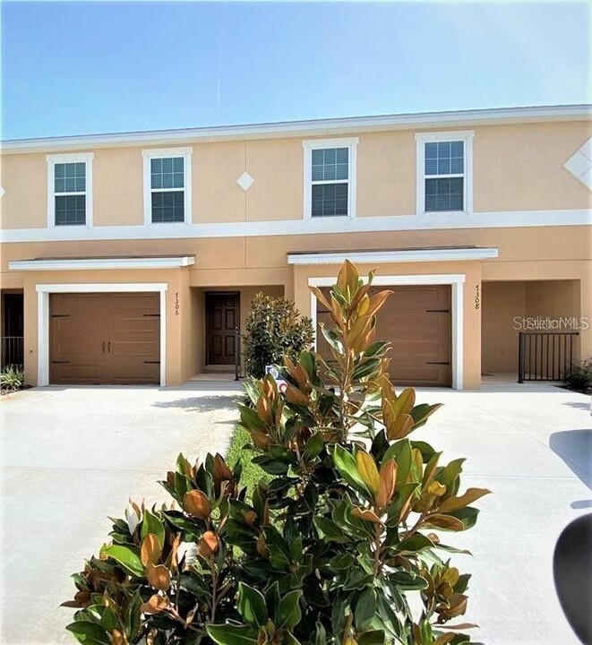 7308 Merlot Sienna Ave in Gibsonton, FL - Building Photo