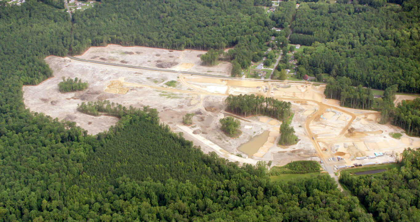 Rose Hills in Yorktown, VA - Building Photo