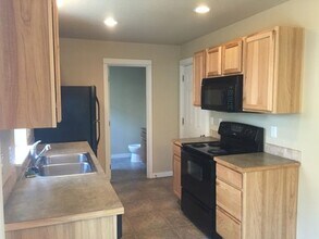 21034 Damascus Ln in Bend, OR - Foto de edificio - Building Photo
