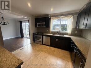 18 Fagan Dr in Halton Hills, ON - Building Photo - Building Photo