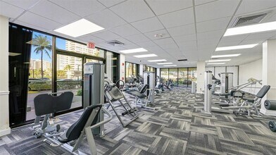 2049 S Ocean Dr, Unit 1108 in Hallandale Beach, FL - Foto de edificio - Building Photo