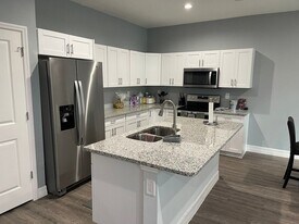 803 Bell Blvd S, Unit 28 in Lehigh Acres, FL - Building Photo