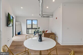 416 W Girard Ave in Philadelphia, PA - Building Photo - Building Photo