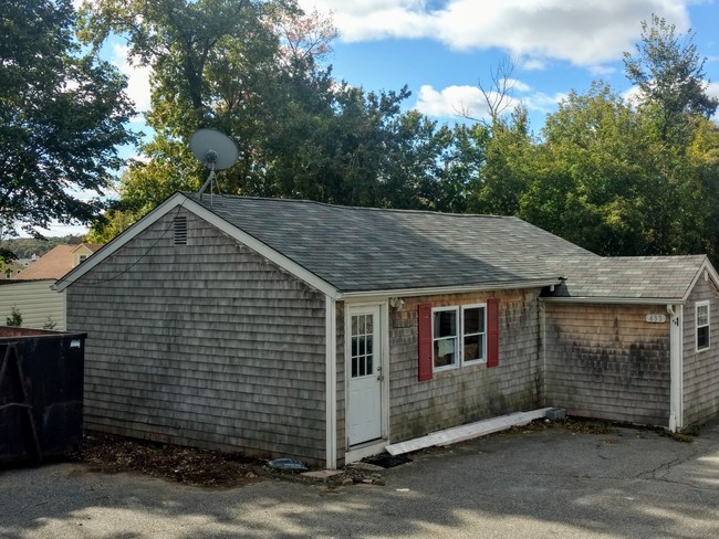 433 Nausauket Rd in Warwick, RI - Foto de edificio - Building Photo