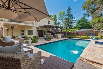 4724 Noble Ave in Los Angeles, CA - Building Photo - Building Photo