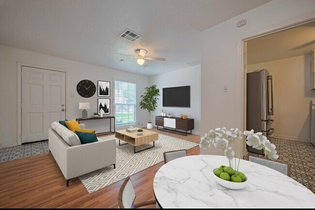 5513 Fairdale Ln in Houston, TX - Building Photo - Building Photo