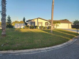 10400 Linda Sue Ct in Port Richey, FL - Building Photo