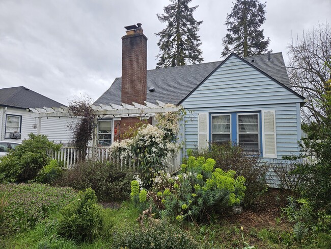 property at 611 W 32nd St