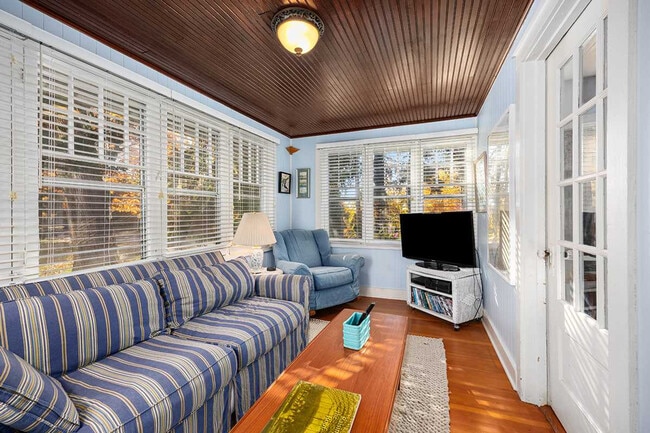 630 Pleasant St in Saugatuck, MI - Building Photo - Building Photo