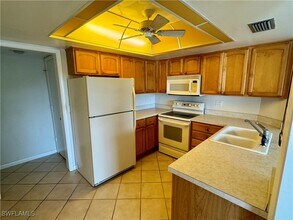 1748 Bald Eagle Dr in Naples, FL - Foto de edificio - Building Photo