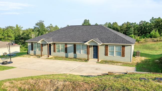 8 Cal Rd in Fort Mitchell, AL - Building Photo - Building Photo