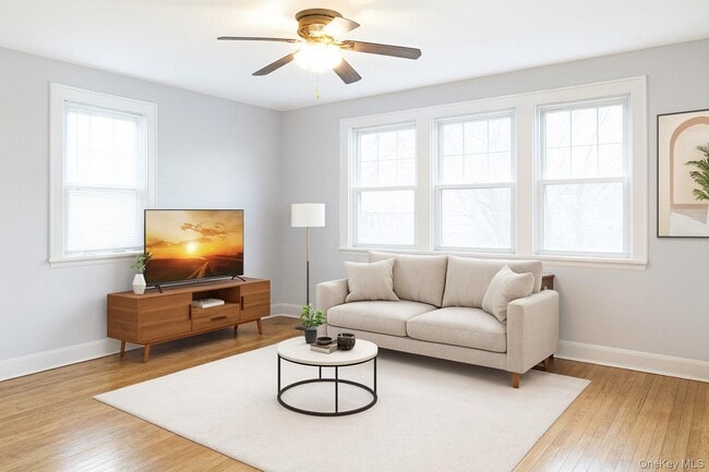 21 Harding Dr in New Rochelle, NY - Building Photo - Building Photo