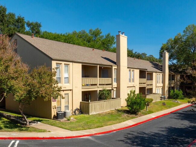 Woods of Brookhollow in San Antonio, TX - Building Photo - Building Photo