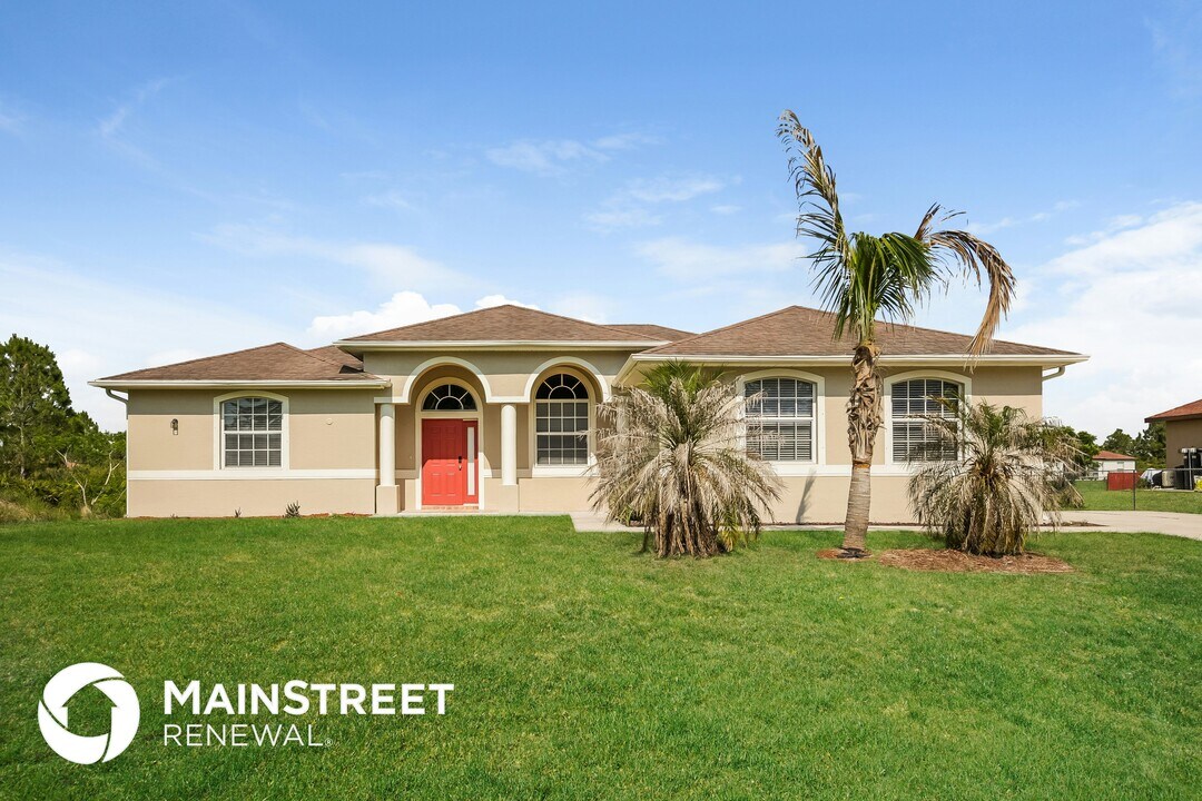 906 Cortez Ave in Lehigh Acres, FL - Building Photo