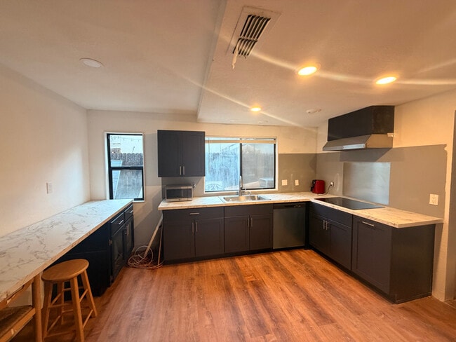 3424 Natomas Park in Sacramento, CA - Foto de edificio - Building Photo