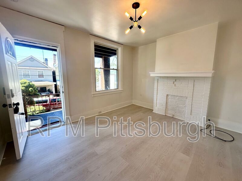 1611 Westmont Ave in Pittsburgh, PA - Building Photo