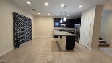 5556 Cornadelo Range Rd, Unit 419 in Las Vegas, NV - Building Photo - Building Photo
