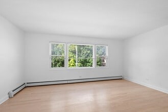 7121 W 110th St, Unit 2E in Worth, IL - Building Photo - Building Photo