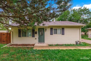 9 Sparrow Rd in Carpentersville, IL - Building Photo