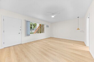4345 Ventura Canyon Ave in Los Angeles, CA - Building Photo - Building Photo