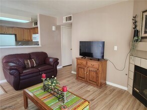 5140 Mandalay Springs Dr in Las Vegas, NV - Building Photo - Building Photo