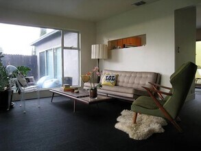 4608 Nob Hill Dr in Los Angeles, CA - Foto de edificio - Building Photo