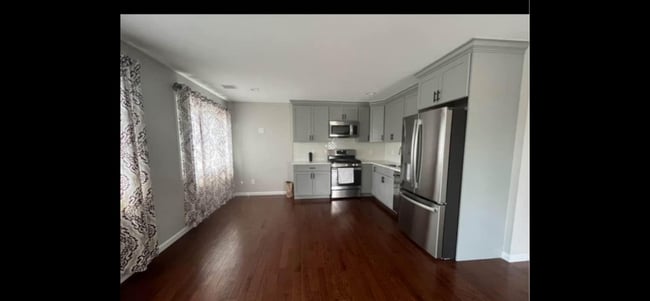 84 Commonwealth Ave in Merrick, NY - Foto de edificio - Building Photo