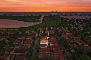 1046 Satinleaf St in Hollywood, FL - Building Photo