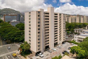 Punahou Circle Apartments in Honolulu, HI - Building Photo