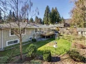 1140 Sinclair St in West Vancouver, BC - Building Photo - Building Photo