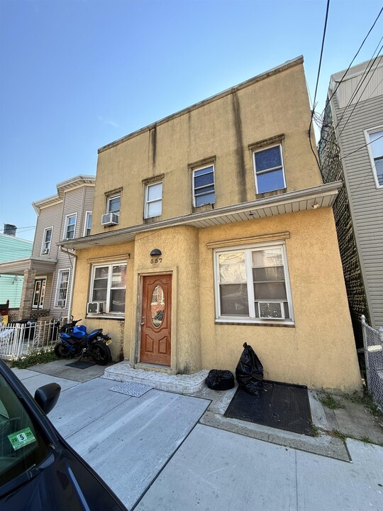 557 59th St in West New York, NJ - Building Photo