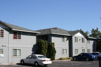 Willow Creek Estates in Medford, OR - Building Photo - Building Photo