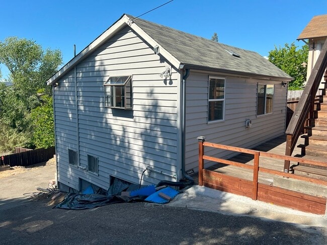property at 1404 E St