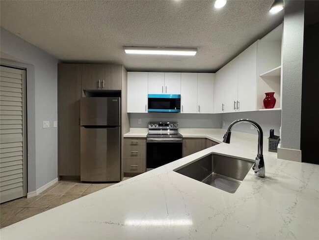4025 W McNab Rd, Unit 212E in Pompano Beach, FL - Building Photo - Building Photo
