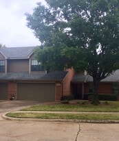 129 Wildwood Ct, Unit D in Grapevine, TX - Building Photo