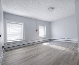 33 Ontario St in St Catharines, ON - Building Photo - Building Photo