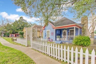 314 W Sidnor St in Alvin, TX - Building Photo - Building Photo