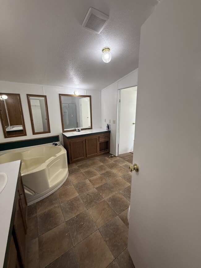 16412 W Bellfort Ave in Sugar Land, TX - Building Photo - Building Photo