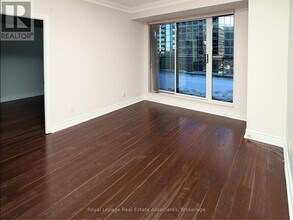 2 Aberfoyle Crescent in Toronto, ON - Building Photo - Building Photo