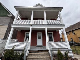 1953 Falls St in Niagara Falls, NY - Building Photo