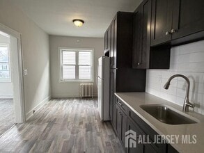 474 Rahway Ave in Woodbridge Township, NJ - Building Photo - Building Photo