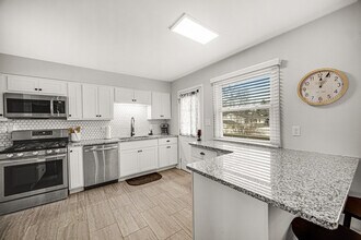 706 Christy Ln in Schererville, IN - Foto de edificio - Building Photo